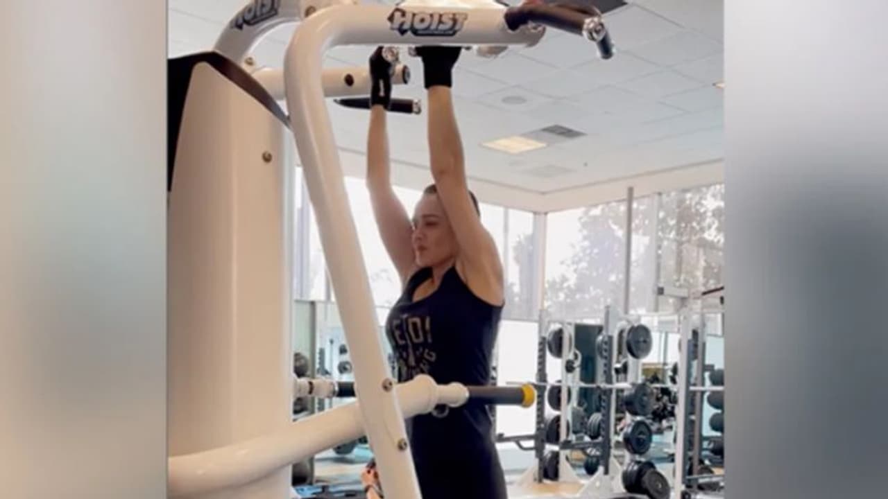 ജിമ്മില് നിന്നുള്ള വര്ക്കൗട്ട് വീഡിയോ പങ്കുവച്ച് പ്രീതി സിന്റ ജിമ്മില് നിന്നുള്ള വര്ക്കൗട്ട് വീഡിയോ പങ്കുവച്ച് പ്രീതി സിന്റ