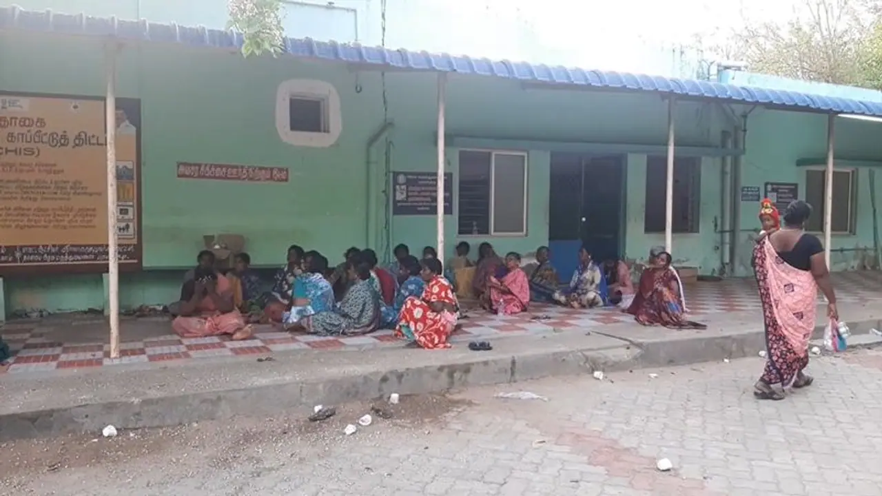 பரமக்குடியில் பயங்கரம்; நீதிமன்றத்தில் ஆஜராக வந்த நபர் கொடூரமாக அடித்துக் கொலை பரமக்குடியில் பயங்கரம்; நீதிமன்றத்தில் ஆஜராக வந்த நபர் கொடூரமாக அடித்துக் கொலை