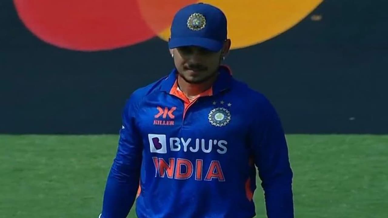 ഫോമിന്റെ അടുത്തുപോലുമില്ല! ഇഷാനെ കൈവിടാതെ ബിസിസിഐ; സഞ്ജു പരിഗണിക്കപ്പെട്ടില്ല? സ്റ്റാൻഡ്ബൈ താരമായി സര്ഫ്രാസ് ഫോമിന്റെ അടുത്തുപോലുമില്ല! ഇഷാനെ കൈവിടാതെ ബിസിസിഐ; സഞ്ജു പരിഗണിക്കപ്പെട്ടില്ല? സ്റ്റാൻഡ്ബൈ താരമായി സര്ഫ്രാസ്