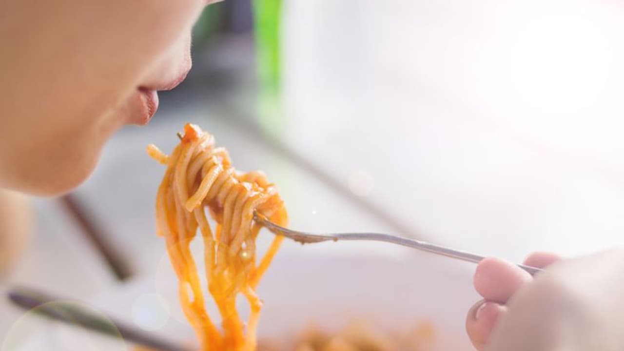 களைக்கொல்லி மருந்து கலந்த நூடுல்ஸ் சாப்பிட்ட 15 குழந்தைகளுக்கு வாந்தி மயக்கம்.. கதறிய பெற்றோர்.. நடந்தது என்ன? களைக்கொல்லி மருந்து கலந்த நூடுல்ஸ் சாப்பிட்ட 15 குழந்தைகளுக்கு வாந்தி மயக்கம்.. கதறிய பெற்றோர்.. நடந்தது என்ன?