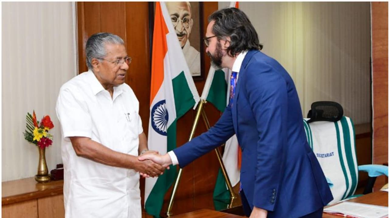 'സാധ്യത ധാരാളം', കേരളവുമായി സഹകരിക്കാൻ ബ്രിട്ടന് താത്പര്യം, മുഖ്യമന്ത്രിയുടെ ചേംബറിലെത്തി ബ്രിട്ടിഷ് പ്രതിനിധി 'സാധ്യത ധാരാളം', കേരളവുമായി സഹകരിക്കാൻ ബ്രിട്ടന് താത്പര്യം, മുഖ്യമന്ത്രിയുടെ ചേംബറിലെത്തി ബ്രിട്ടിഷ് പ്രതിനിധി