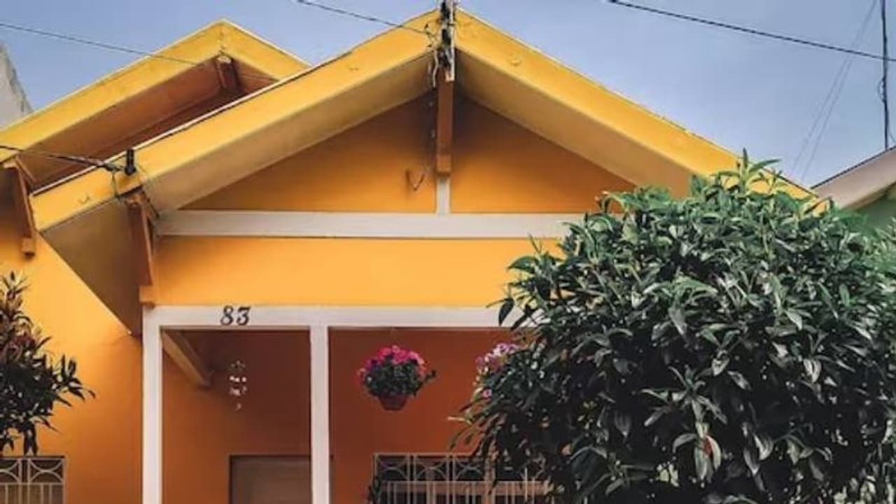 102 വർഷമായി താമസിക്കുന്ന വീട് വിൽക്കാൻ ഒരുങ്ങി ഒരു മുത്തശ്ശി; കാരണം ഇതാണ് 102 വർഷമായി താമസിക്കുന്ന വീട് വിൽക്കാൻ ഒരുങ്ങി ഒരു മുത്തശ്ശി; കാരണം ഇതാണ്