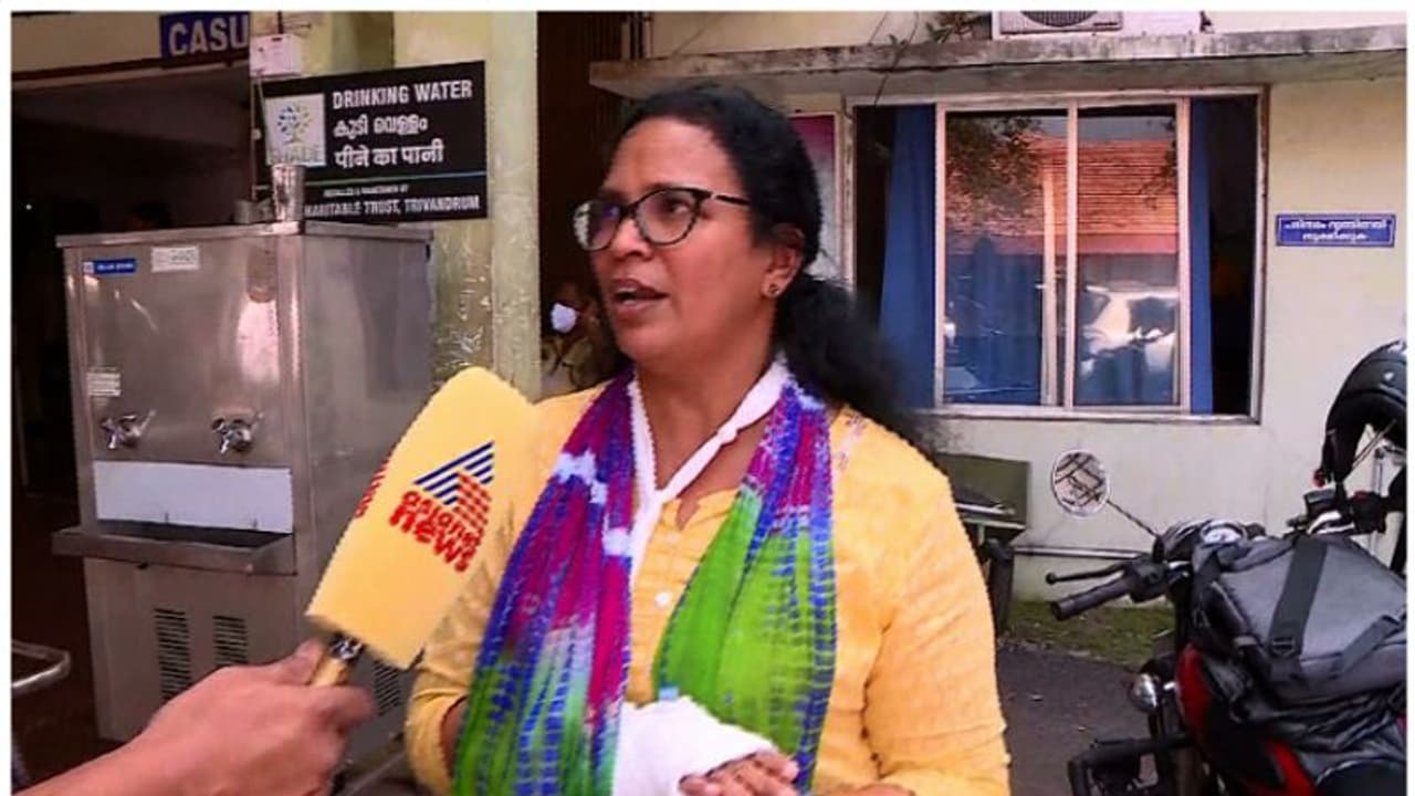 'പ്രചരിച്ചത് വ്യാജ എക്സ്റേ, കൈക്ക് വീണ്ടും പ്ലാസ്റ്ററിട്ടു; സൈബർ ആക്രമണങ്ങൾക്കെതിരെ നടപടി'; കെകെ രമ 'പ്രചരിച്ചത് വ്യാജ എക്സ്റേ, കൈക്ക് വീണ്ടും പ്ലാസ്റ്ററിട്ടു; സൈബർ ആക്രമണങ്ങൾക്കെതിരെ നടപടി'; കെകെ രമ