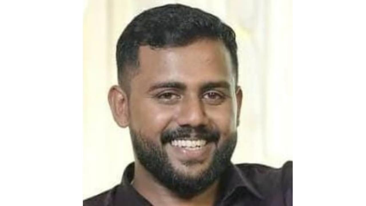 പ്രവാസി മലയാളി യുവാവ് വാഹനാപകടത്തിൽ മരിച്ചു പ്രവാസി മലയാളി യുവാവ് വാഹനാപകടത്തിൽ മരിച്ചു