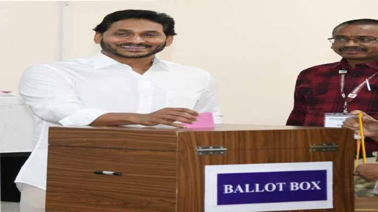  ఎమ్మెల్యే  కోటా ఎమ్మెల్సీ ఎన్నికలు: ఫస్టు  ఓటేసిన వైఎస్ జగన్