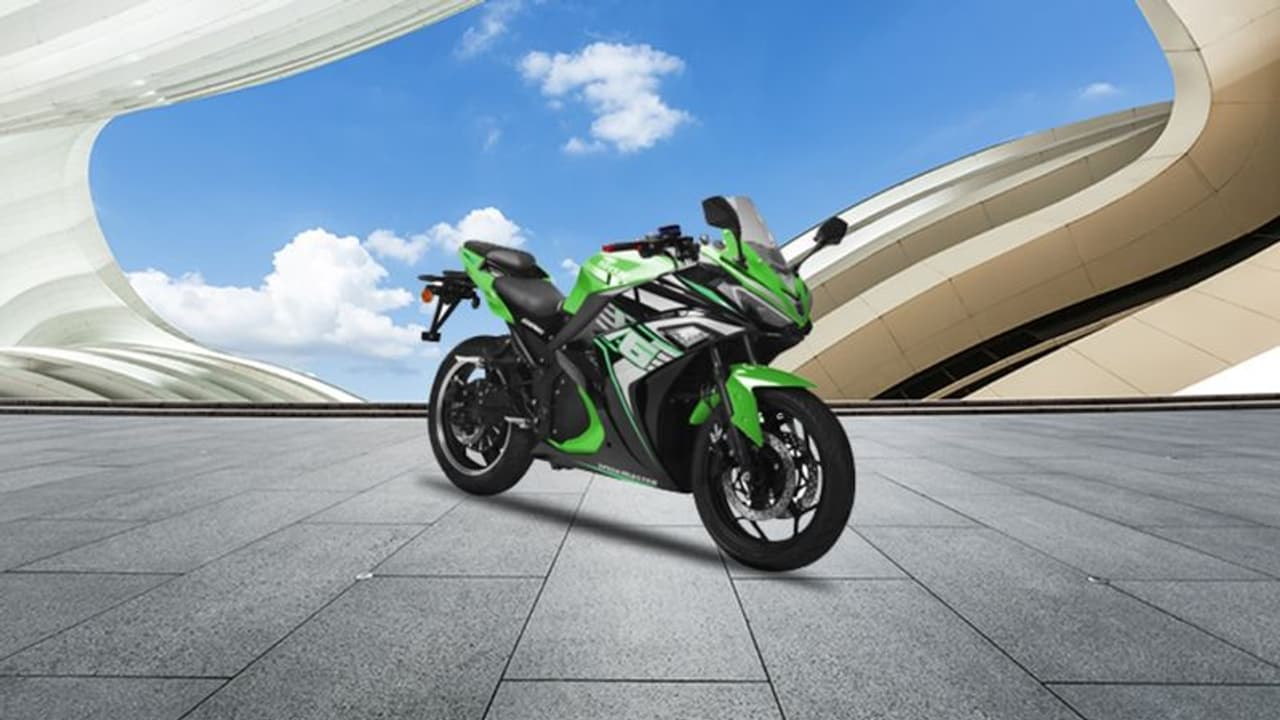 മൈലേജ് 140 കിമീ, നാല് സെക്കൻഡില് 50 കിമീ വേഗം; അമ്പരപ്പിക്കും വിലയില് ചീറ്റയെപ്പോലൊരു ബൈക്ക്! മൈലേജ് 140 കിമീ, നാല് സെക്കൻഡില് 50 കിമീ വേഗം; അമ്പരപ്പിക്കും വിലയില് ചീറ്റയെപ്പോലൊരു ബൈക്ക്!