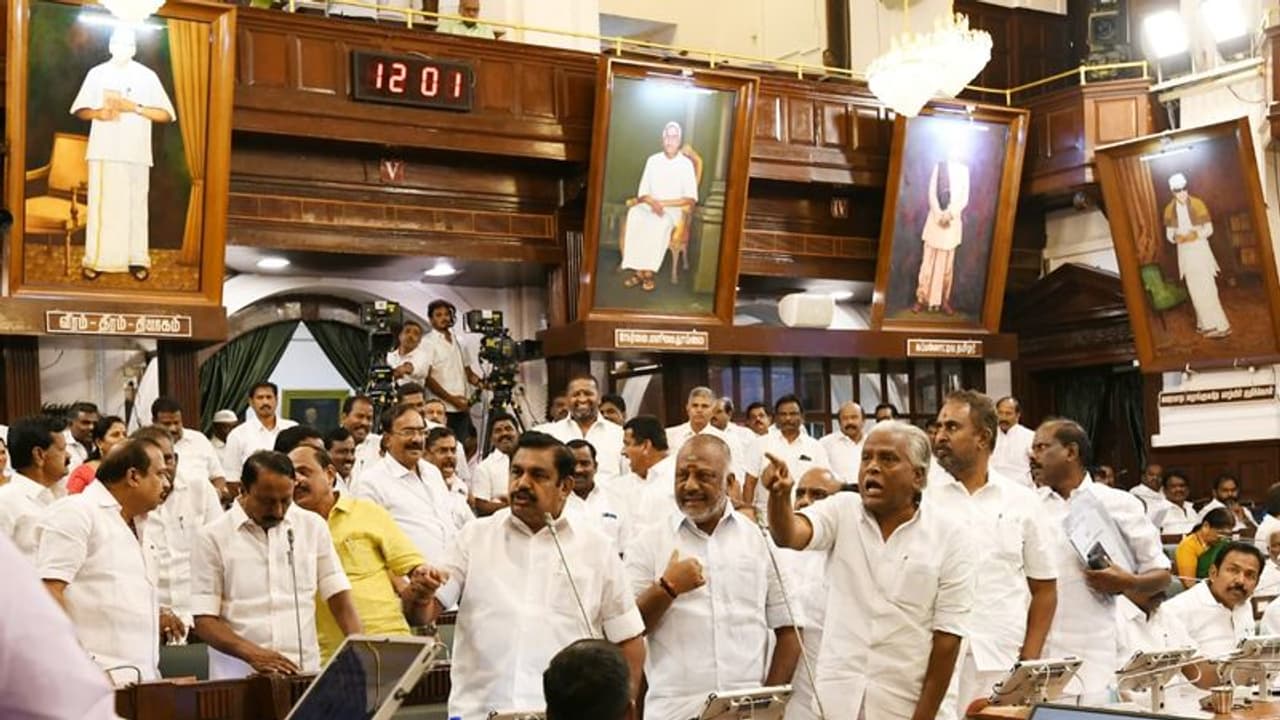 எதிர்க்கட்சி துணை தலைவரை மாற்றிடுக..! ஓபிஎஸ்க்கு எதிராக சட்டப்பேரவையில் இறங்கி அடிக்கும் எடப்பாடி எதிர்க்கட்சி துணை தலைவரை மாற்றிடுக..! ஓபிஎஸ்க்கு எதிராக சட்டப்பேரவையில் இறங்கி அடிக்கும் எடப்பாடி