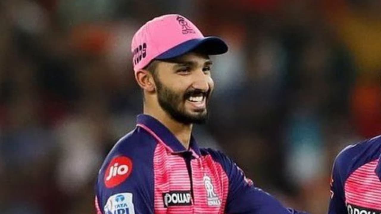 ബൗളര്മാരെ പറത്തിയടിച്ച് പടിക്കല്; ഐപിഎല്ലില് അഭിമാനമാവാന് ദേവ്ദത്തും വീഡിയോ ബൗളര്മാരെ പറത്തിയടിച്ച് പടിക്കല്; ഐപിഎല്ലില് അഭിമാനമാവാന് ദേവ്ദത്തും വീഡിയോ