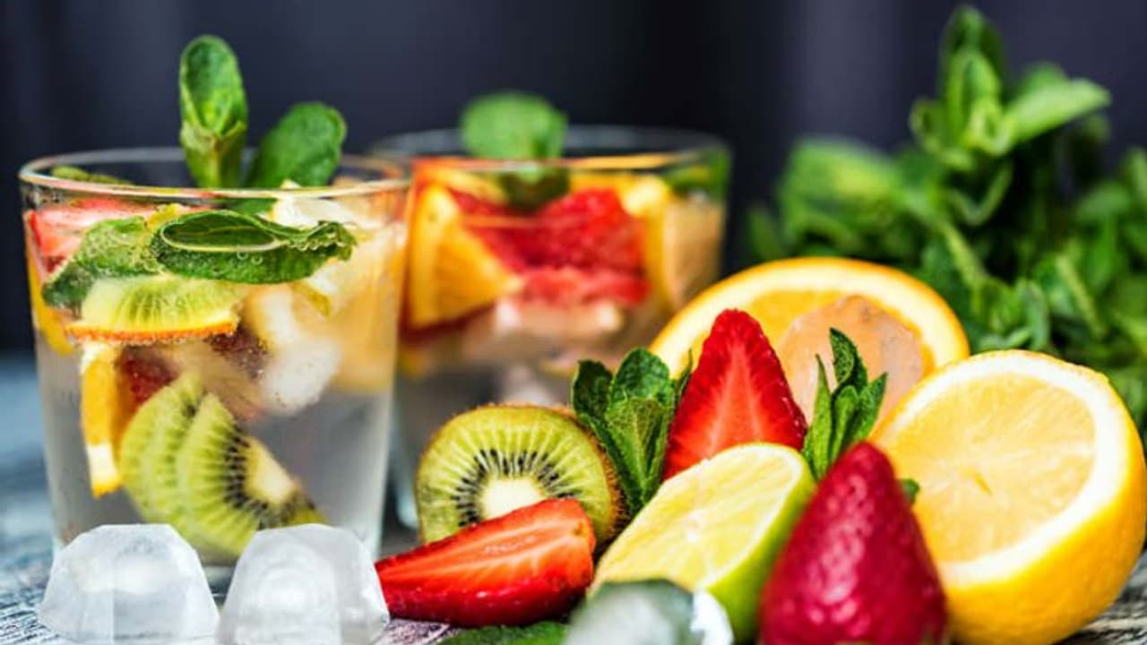 വേനൽക്കാലത്ത് തണുപ്പ് കിട്ടാന് കഴിക്കാം ഈ ഭക്ഷണങ്ങള്... വേനൽക്കാലത്ത് തണുപ്പ് കിട്ടാന് കഴിക്കാം ഈ ഭക്ഷണങ്ങള്...