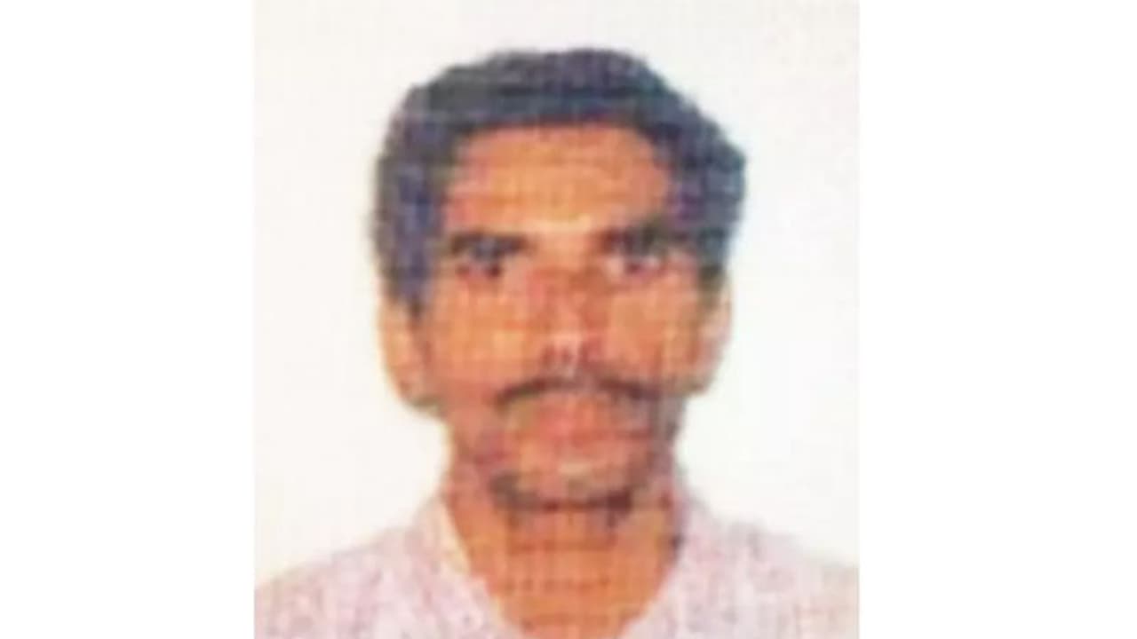 ജോലിസ്ഥലത്ത് സഹപ്രവര്ത്തകര്ക്കൊപ്പം ഇരിക്കുന്നതിനിടെ പ്രവാസി യുവാവ് കുഴഞ്ഞുവീണ് മരിച്ചു ജോലിസ്ഥലത്ത് സഹപ്രവര്ത്തകര്ക്കൊപ്പം ഇരിക്കുന്നതിനിടെ പ്രവാസി യുവാവ് കുഴഞ്ഞുവീണ് മരിച്ചു