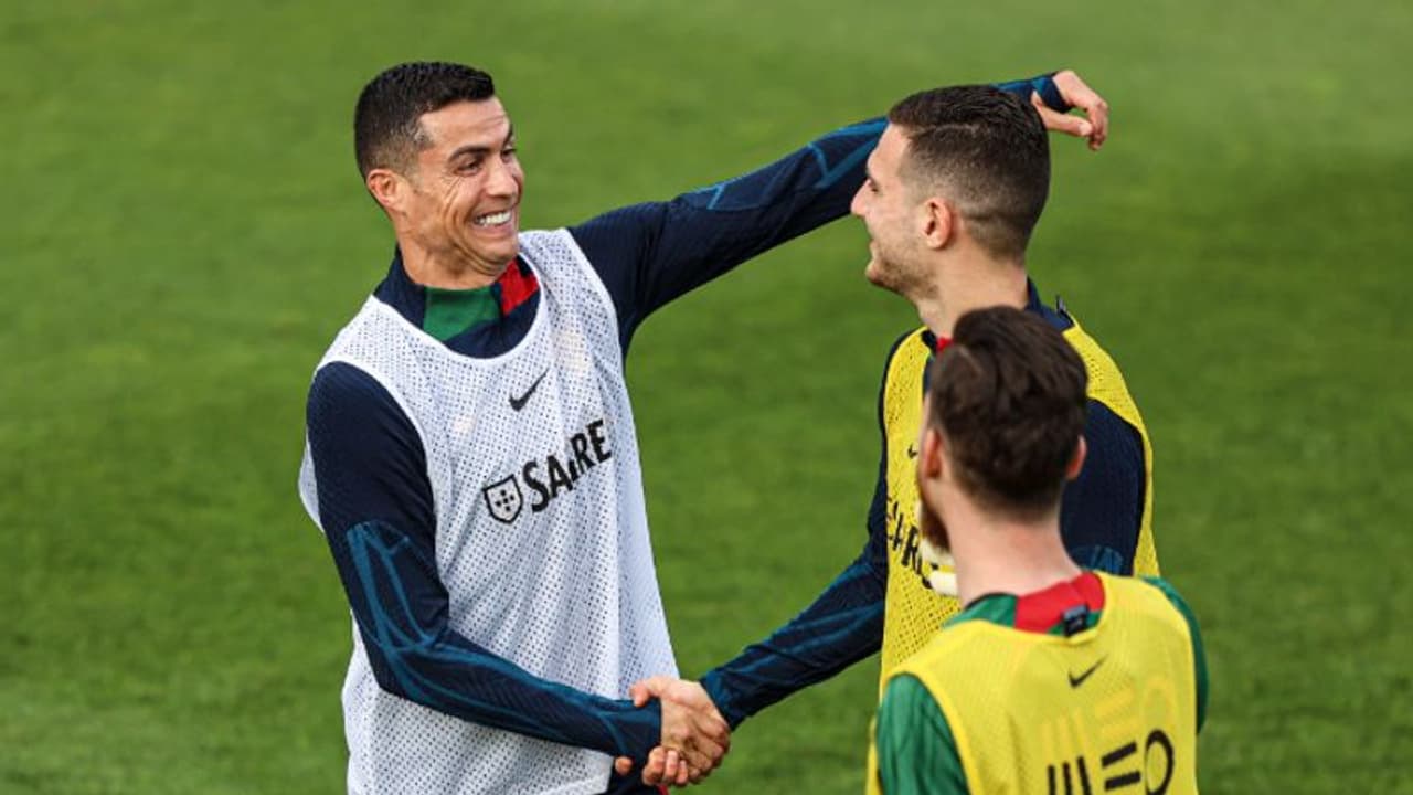 ഇന്ന് മൈതാനത്ത് കാലൊന്ന് തൊട്ടാല് മതി; റൊണാള്ഡോയ്ക്ക് റെക്കോര്ഡ് ഇന്ന് മൈതാനത്ത് കാലൊന്ന് തൊട്ടാല് മതി; റൊണാള്ഡോയ്ക്ക് റെക്കോര്ഡ്