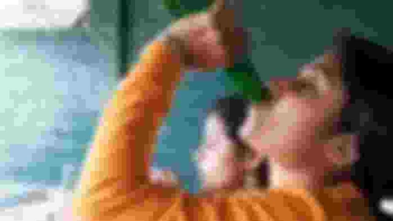 കള്ള് കുടിക്കുന്ന വീഡിയോ പോസ്റ്റ് ചെയ്ത യുവതിയുടെ അറസ്റ്റ്; സമൂഹമാധ്യമങ്ങളില്‍ ചേരിപ്പോര്