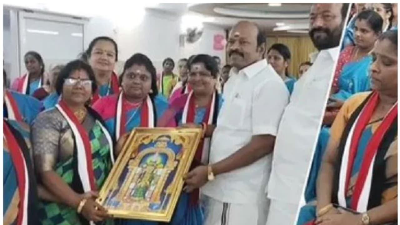 സ്ത്രീകളോട് ബഹുമാനമില്ല; ബിജെപി വിട്ട് നൂറിലധികം വനിതാ പ്രവർത്തകർ എഐഎഡിഎംകെയിലേക്ക് സ്ത്രീകളോട് ബഹുമാനമില്ല; ബിജെപി വിട്ട് നൂറിലധികം വനിതാ പ്രവർത്തകർ എഐഎഡിഎംകെയിലേക്ക്