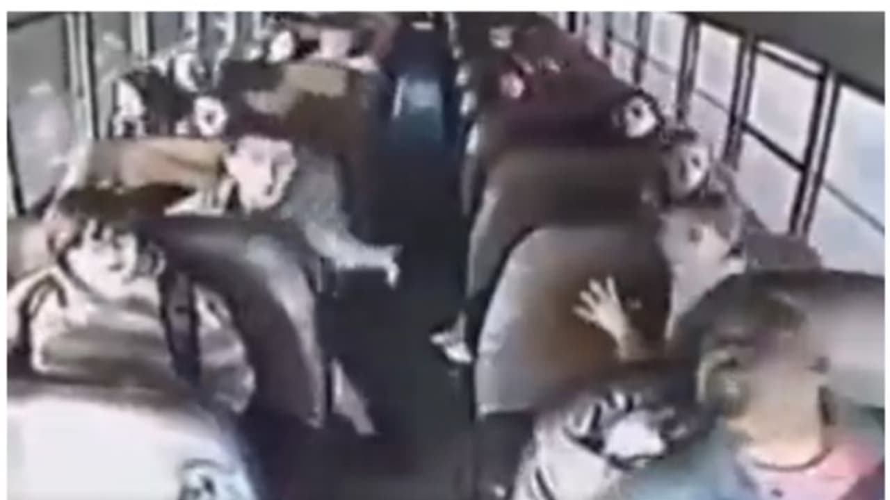 Viral Video: ബസ് ഓടിക്കുന്നതിനിടെ ഡ്രൈവര്‍ക്ക് ഹൃദയാഘാതം; 13 വയസുകാരന്‍റെ ഇടപെടലില്‍ നിരവധി ജീവന്‍ രക്ഷിച്ചു 