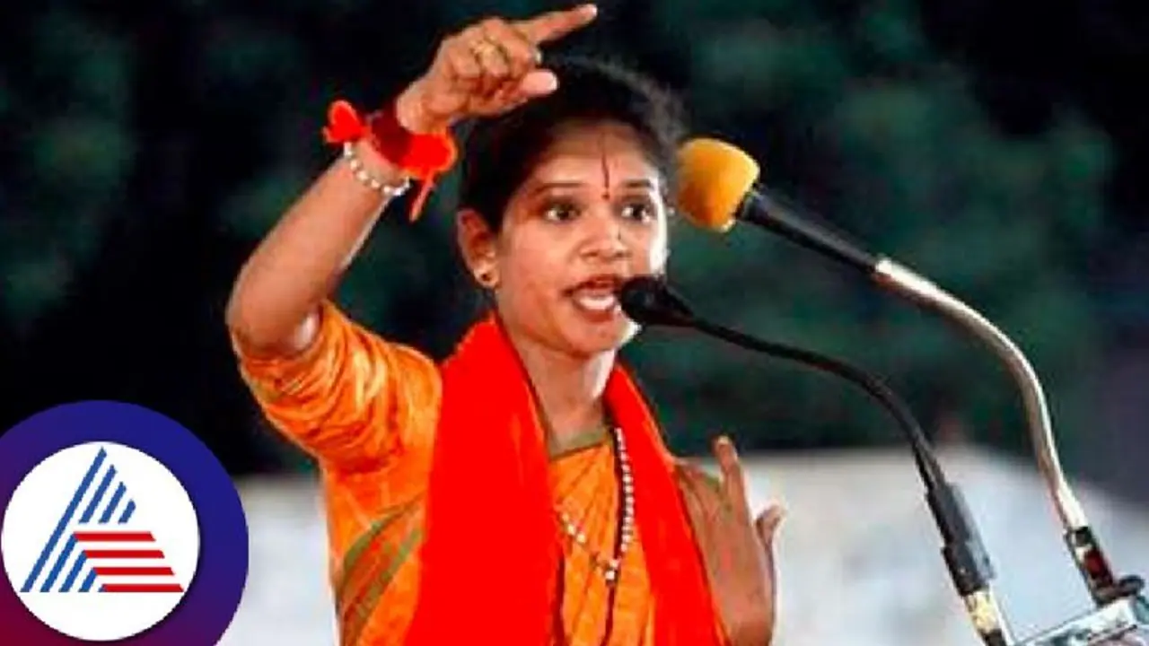 ಹಿಂದೂಗಳೆಲ್ಲ ಒಂದಾಗುವ ಕಾಲ ಬಂದಿದೆ: ಚೈತ್ರಾ ಕುಂದಾಪುರ ಹಿಂದೂಗಳೆಲ್ಲ ಒಂದಾಗುವ ಕಾಲ ಬಂದಿದೆ: ಚೈತ್ರಾ ಕುಂದಾಪುರ