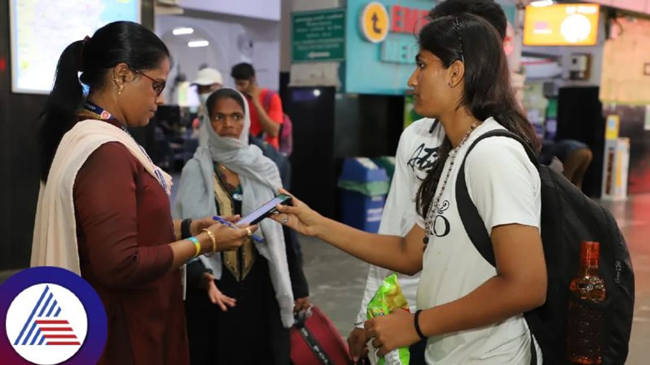 ಹೆಣ್ಮಕ್ಳೇ ಸ್ಟ್ರಾಂಗ್ ಗುರೂ..ಬರೋಬ್ಬರಿ 1 ಕೋಟಿ ರೂ. ದಂಡ ಸಂಗ್ರಹಿಸಿದ ಮಹಿಳಾ ಟಿಕೆಟ್ ಚೆಕರ್.! ಹೆಣ್ಮಕ್ಳೇ ಸ್ಟ್ರಾಂಗ್ ಗುರೂ..ಬರೋಬ್ಬರಿ 1 ಕೋಟಿ ರೂ. ದಂಡ ಸಂಗ್ರಹಿಸಿದ ಮಹಿಳಾ ಟಿಕೆಟ್ ಚೆಕರ್.!