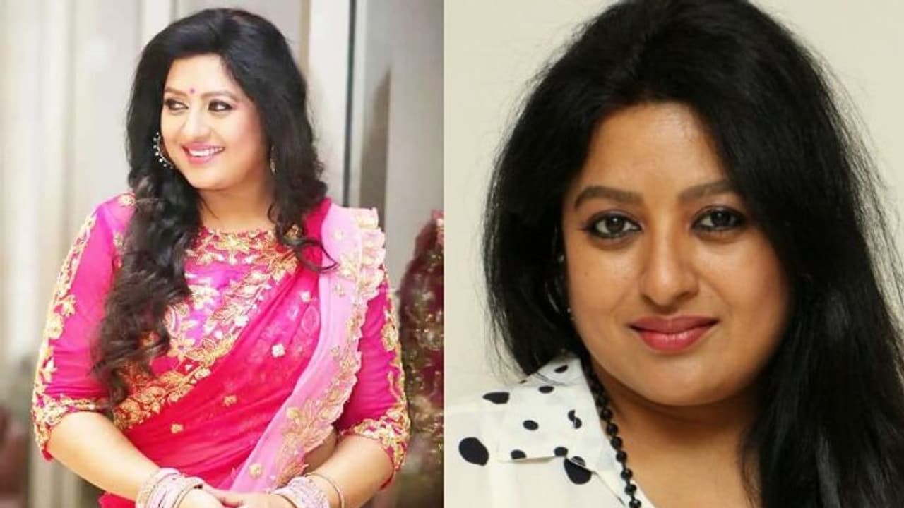 స్విమ్ సూట్ వేసుకోవాలన్నారు.. నా కూతుర్ని తీసుకెళ్లి నరకం చూపించారు.. నటి సనా సంచలన కామెంట్స్ స్విమ్ సూట్ వేసుకోవాలన్నారు.. నా కూతుర్ని తీసుకెళ్లి నరకం చూపించారు.. నటి సనా సంచలన కామెంట్స్