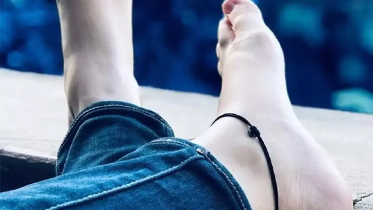 7 benefits of wearing black thread