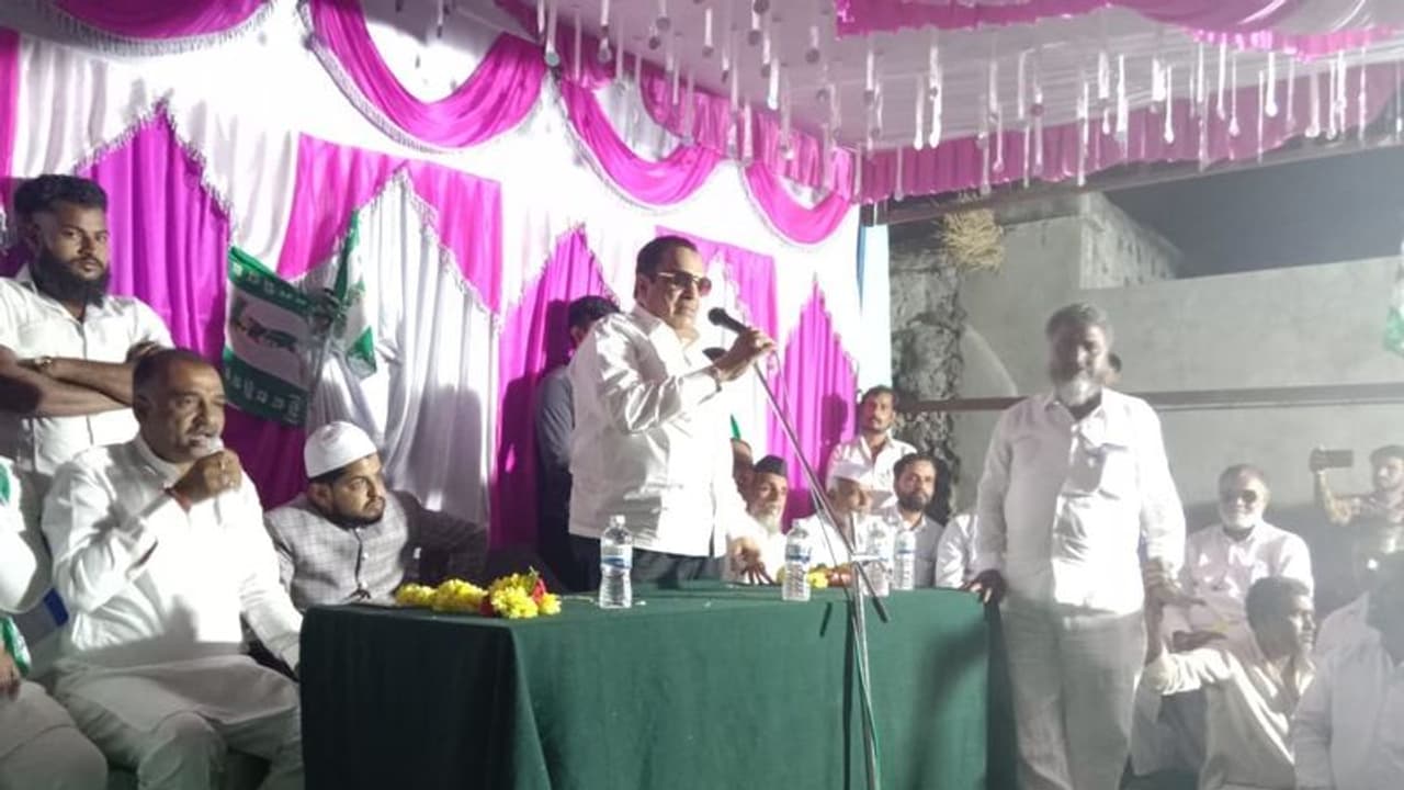 ಕಾಂಗ್ರೆಸ್, ಬಿಜೆಪಿಯವ್ರು ಎಷ್ಟೇ ಆಮಿಷ ಒಡ್ಡಿದರೂ, ಎಚ್ಡಿ ಕುಮಾರಸ್ವಾಮಿಯವ್ರೇ ಮುಂದಿನ ಮುಖ್ಯಮಂತ್ರಿ : ಸಿಎಂ ಇಬ್ರಾಹಿಂ ಕಾಂಗ್ರೆಸ್, ಬಿಜೆಪಿಯವ್ರು ಎಷ್ಟೇ ಆಮಿಷ ಒಡ್ಡಿದರೂ, ಎಚ್ಡಿ ಕುಮಾರಸ್ವಾಮಿಯವ್ರೇ ಮುಂದಿನ ಮುಖ್ಯಮಂತ್ರಿ : ಸಿಎಂ ಇಬ್ರಾಹಿಂ