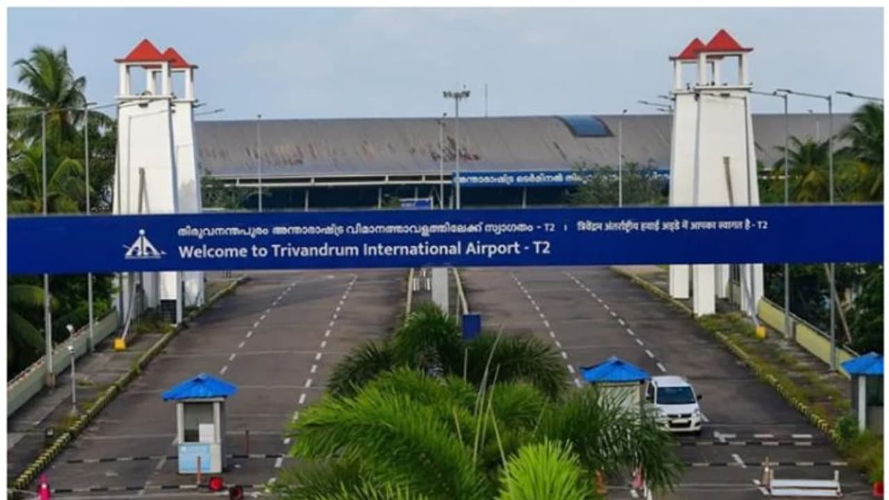 വിമാനത്തിൽ യുവതിക്ക് നേരെ അതിക്രമം; യുവാവിന്റെ മൂക്ക് ഇടിച്ചുതകർത്ത് ഭർത്താവ് വിമാനത്തിൽ യുവതിക്ക് നേരെ അതിക്രമം; യുവാവിന്റെ മൂക്ക് ഇടിച്ചുതകർത്ത് ഭർത്താവ്