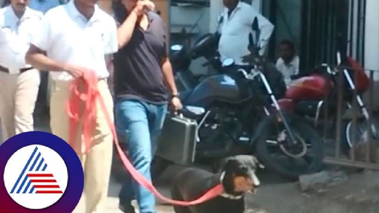 ವಿಜಯಪುರ: ರಾಜಧಾನಿ ಲಾಡ್ಜ್ನಲ್ಲಿ ಎರಡು ಮೃತದೇಹಗಳು ಪತ್ತೆ: ಸಾವು ನಿಗೂಢ! ವಿಜಯಪುರ: ರಾಜಧಾನಿ ಲಾಡ್ಜ್ನಲ್ಲಿ ಎರಡು ಮೃತದೇಹಗಳು ಪತ್ತೆ: ಸಾವು ನಿಗೂಢ!