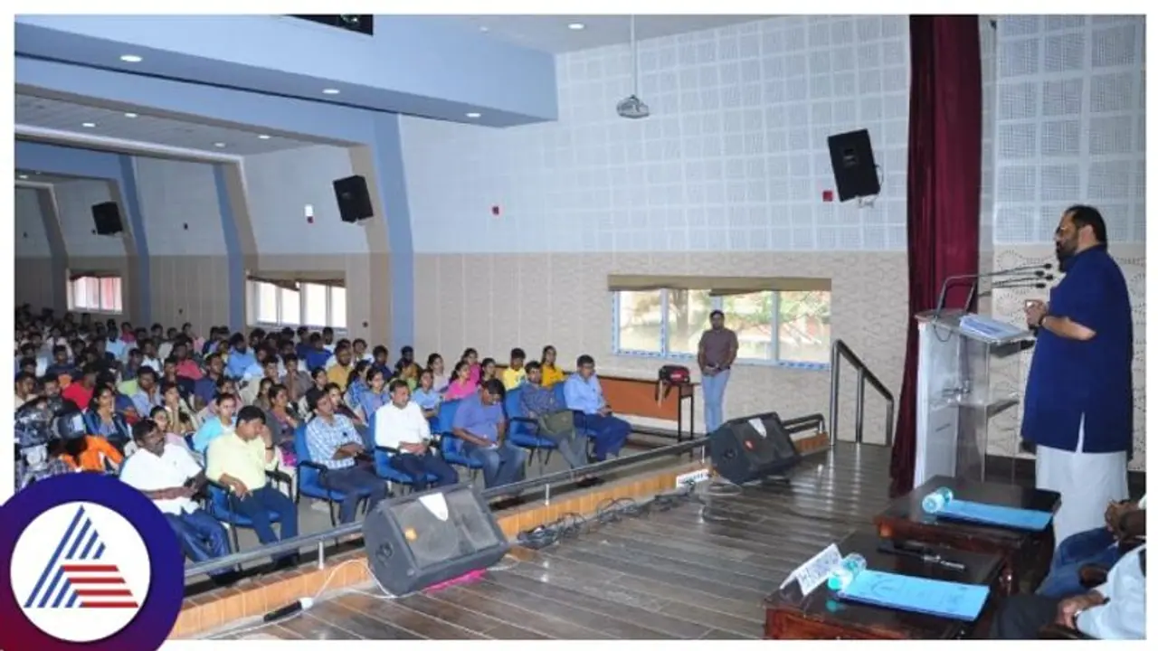 ಸುತ್ತೂರು ಶಾಖಾ ಮಠಕ್ಕೆ ಭೇಟಿಕೊಟ್ಟ ಕೇಂದ್ರ‌ ಸಚಿವ ರಾಜೀವ್‌ ಚಂದ್ರಶೇಖರ್