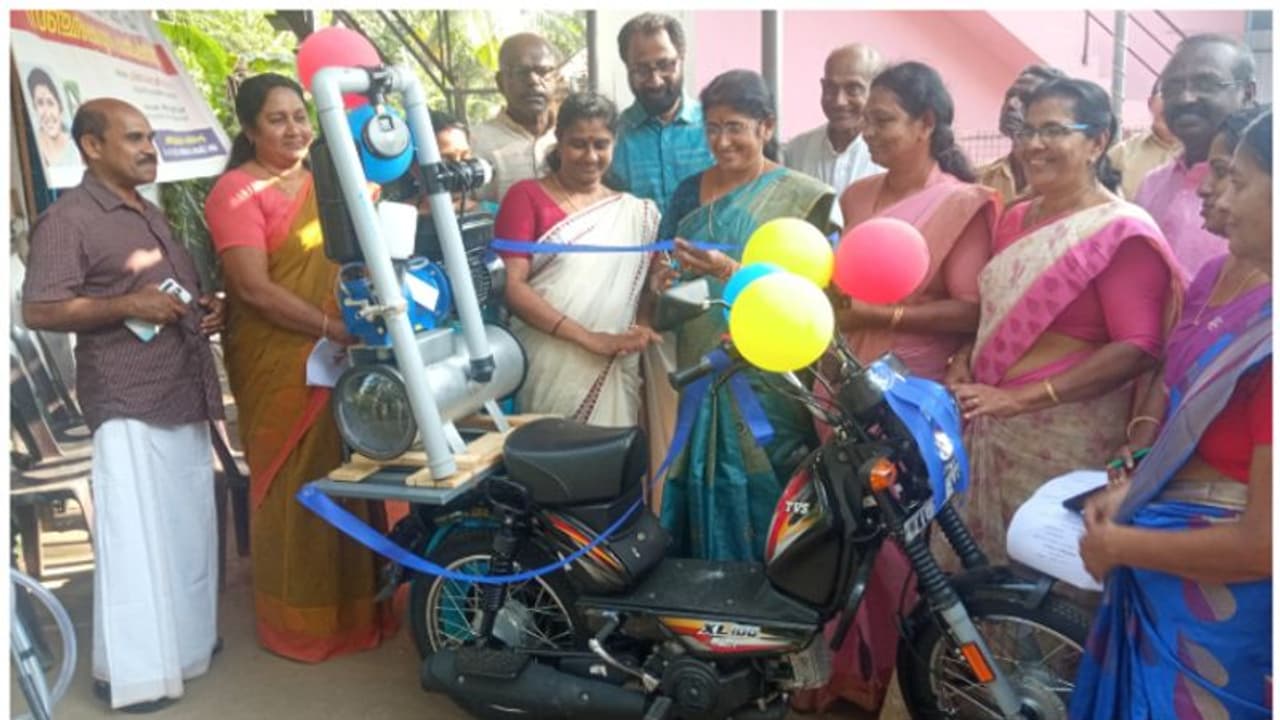 കറവക്കാർ ഇല്ലെന്ന പരാതി ഇനി വേണ്ട; 'സഞ്ചരിക്കുന്ന പാൽക്കാരി' പദ്ധതിയുമായി മുതുകുളം ബ്ലോക്ക് കറവക്കാർ ഇല്ലെന്ന പരാതി ഇനി വേണ്ട; 'സഞ്ചരിക്കുന്ന പാൽക്കാരി' പദ്ധതിയുമായി മുതുകുളം ബ്ലോക്ക്