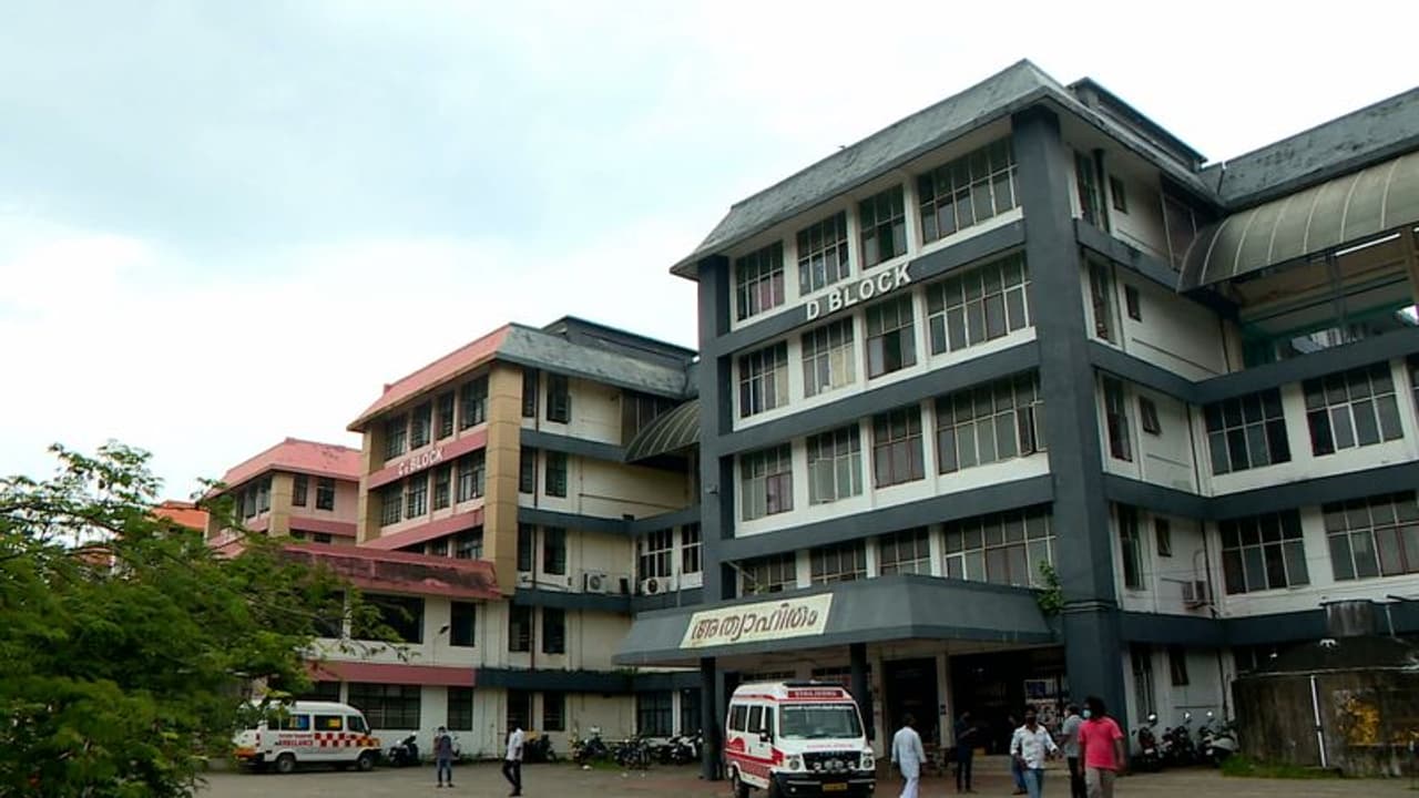 '22,000 ഫീസ് നൽകി സാധാരണക്കാര്ക്ക് പഠിക്കാനുള്ള അവസരം ഇല്ലാതായി'; എംബിബിഎസ് സീറ്റ് നഷ്ടം, വിമര്ശിച്ച് സതീശൻ '22,000 ഫീസ് നൽകി സാധാരണക്കാര്ക്ക് പഠിക്കാനുള്ള അവസരം ഇല്ലാതായി'; എംബിബിഎസ് സീറ്റ് നഷ്ടം, വിമര്ശിച്ച് സതീശൻ