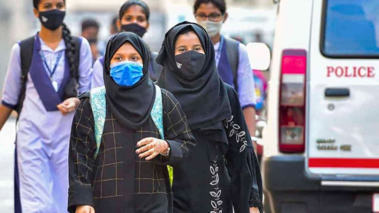 തെരഞ്ഞെടുപ്പ് തൊട്ടുമുന്നിൽ; മുസ്ലിം സംവരണം എടുത്തുകളഞ്ഞ് കർണാടക, പ്രബല സമുദായങ്ങളെ പാട്ടിലാക്കല് ലക്ഷ്യം തെരഞ്ഞെടുപ്പ് തൊട്ടുമുന്നിൽ; മുസ്ലിം സംവരണം എടുത്തുകളഞ്ഞ് കർണാടക, പ്രബല സമുദായങ്ങളെ പാട്ടിലാക്കല് ലക്ഷ്യം