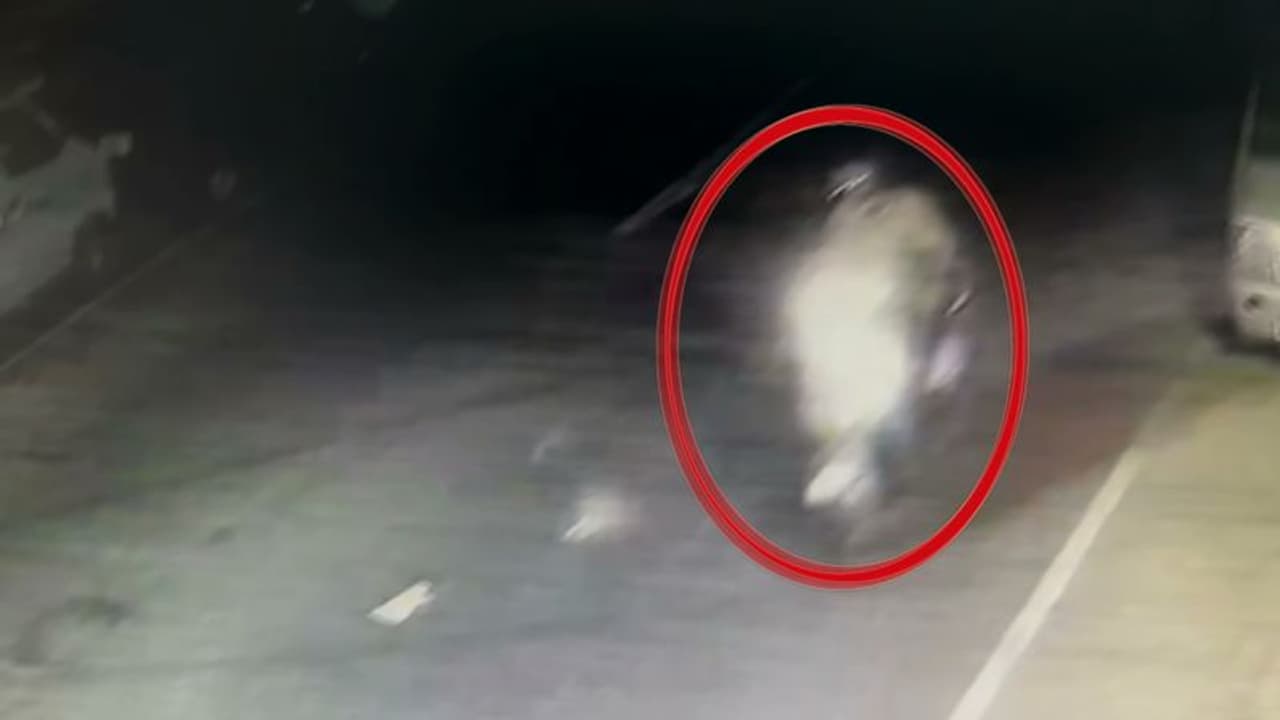 മൂലവിളാകത്ത് സ്ത്രീ ആക്രമിക്കപ്പെട്ടിട്ട് 12 ദിവസം; ആക്രമണത്തിന്റെ സിസിടിവി ദൃശ്യം പുറത്ത് മൂലവിളാകത്ത് സ്ത്രീ ആക്രമിക്കപ്പെട്ടിട്ട് 12 ദിവസം; ആക്രമണത്തിന്റെ സിസിടിവി ദൃശ്യം പുറത്ത്