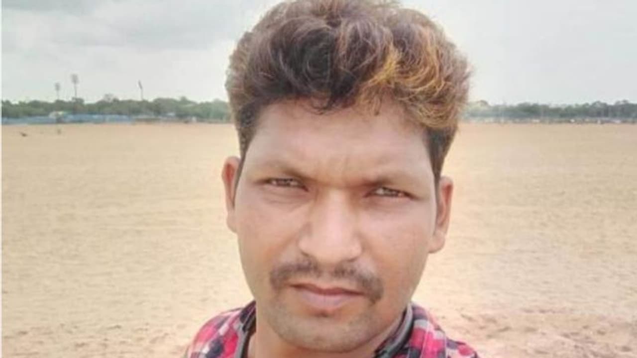 മറ്റൊരാളുടെ പേരിൽ വാടകക്കെടുത്ത മുറിയിൽ കിടന്ന് മരിച്ച പ്രവാസിയുടെ മൃതദേഹം അഞ്ചുമാസമായി മോർച്ചറിയിൽ മറ്റൊരാളുടെ പേരിൽ വാടകക്കെടുത്ത മുറിയിൽ കിടന്ന് മരിച്ച പ്രവാസിയുടെ മൃതദേഹം അഞ്ചുമാസമായി മോർച്ചറിയിൽ