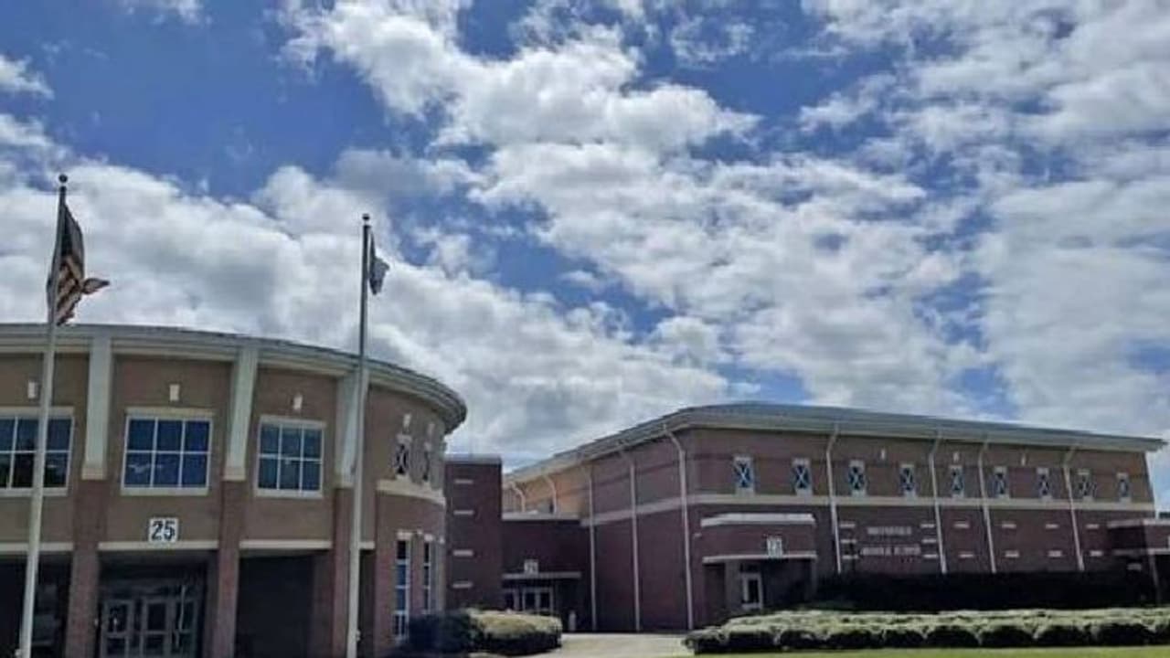 ക്ലാസിൽ സംസാരിച്ച കുട്ടിയുടെ വായയ്‍ക്ക് ടേപ്പൊട്ടിച്ച് അധ്യാപിക, പരാതിയുമായി കുട്ടിയുടെ അമ്മ 