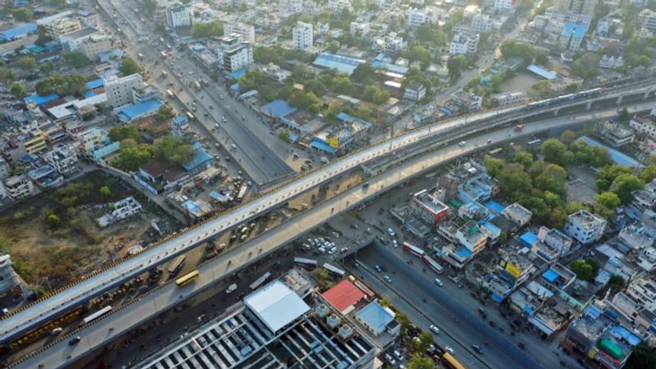 ఎల్బీ నగర్‌ చౌరస్తాకు శ్రీకాంతాచారి పేరు.. మెట్రోను ఎయిర్‌పోర్టు వరకు తీసుకెళ్తాం: మంత్రి కేటీఆర్