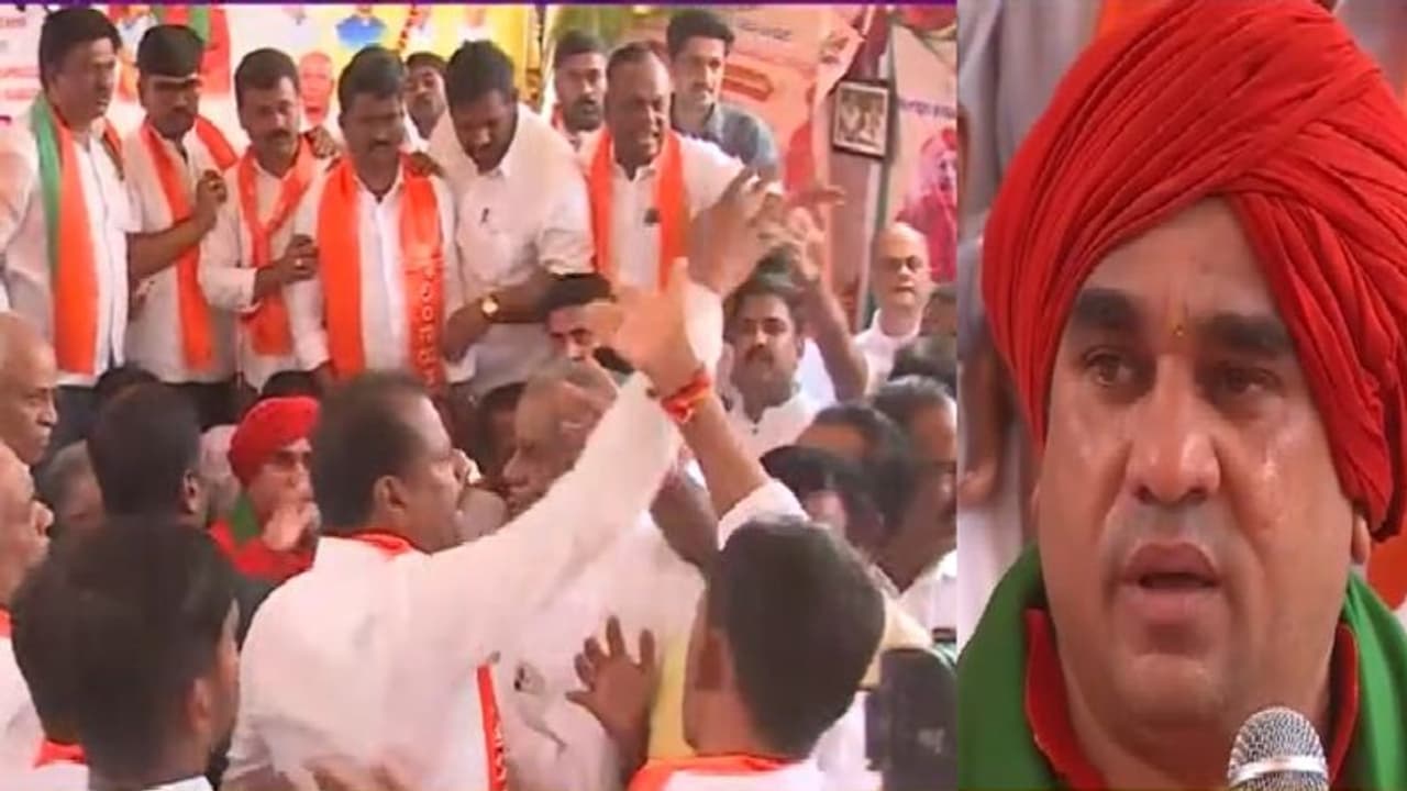 ಪಂಚಮಸಾಲಿಗೆ 2ಡಿ ಮೀಸಲಾತಿ: ಹೋರಾಟ ಸಮಿತಿ ಇಬ್ಭಾಗದಿಂದ ಕಣ್ಣೀರಿಟ್ಟ ಸ್ವಾಮೀಜಿ ಪಂಚಮಸಾಲಿಗೆ 2ಡಿ ಮೀಸಲಾತಿ: ಹೋರಾಟ ಸಮಿತಿ ಇಬ್ಭಾಗದಿಂದ ಕಣ್ಣೀರಿಟ್ಟ ಸ್ವಾಮೀಜಿ