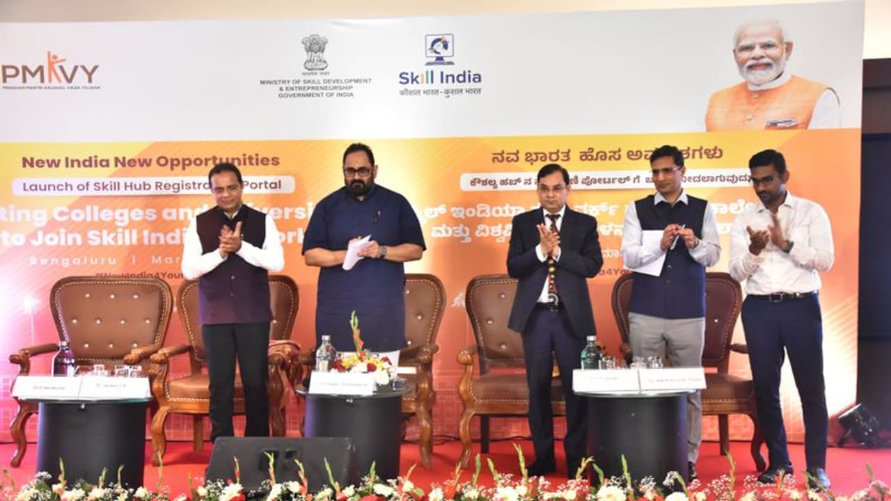 ಸ್ಕಿಲ್ ಹಬ್ ಪೋರ್ಟಲ್ ಉದ್ಘಾಟಿಸಿದ ಸಚಿವ ರಾಜೀವ್ ಚಂದ್ರಶೇಖರ್, ಕರ್ನಾಟಕ ಯುವಕರ ಉದ್ಯಮಕ್ಕೆ ನೆರವು! ಸ್ಕಿಲ್ ಹಬ್ ಪೋರ್ಟಲ್ ಉದ್ಘಾಟಿಸಿದ ಸಚಿವ ರಾಜೀವ್ ಚಂದ್ರಶೇಖರ್, ಕರ್ನಾಟಕ ಯುವಕರ ಉದ್ಯಮಕ್ಕೆ ನೆರವು!