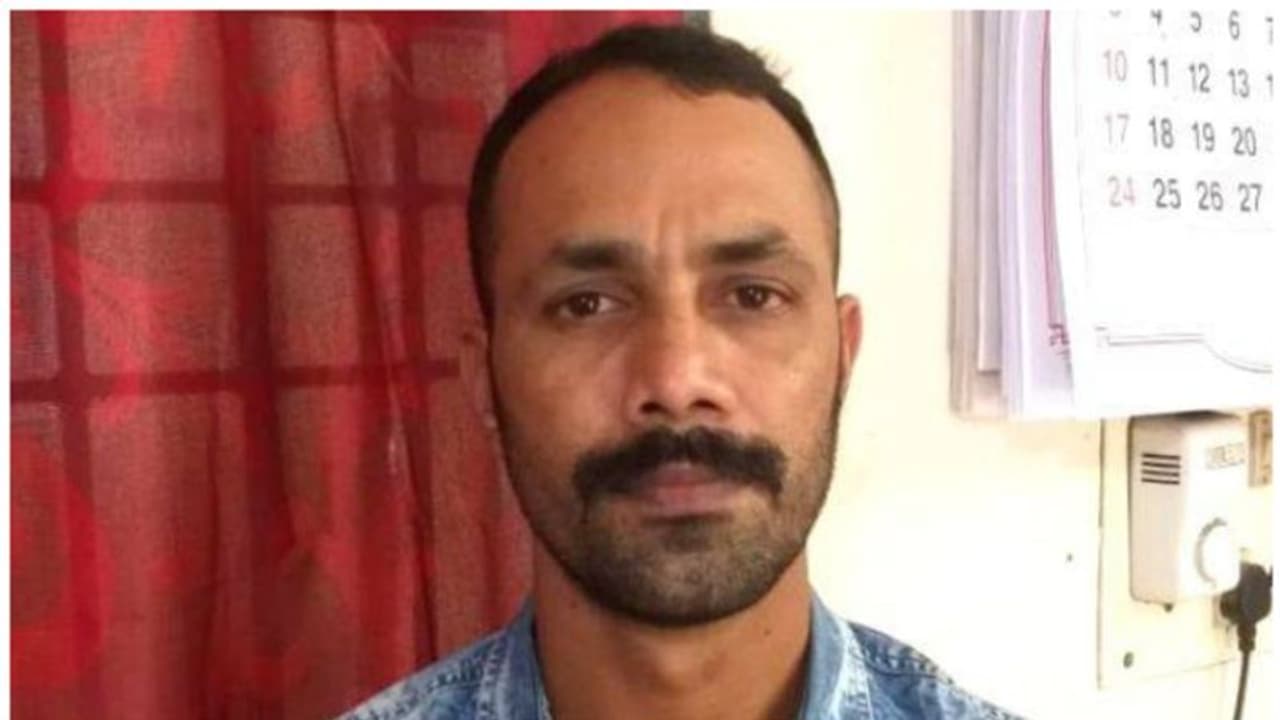 കുപ്രസിദ്ധ മോഷ്ടാവ്, 17 കേസുകളില് പ്രതി; ചിഞ്ചിലം സതീഷ് പിടിയിൽ കുപ്രസിദ്ധ മോഷ്ടാവ്, 17 കേസുകളില് പ്രതി; ചിഞ്ചിലം സതീഷ് പിടിയിൽ