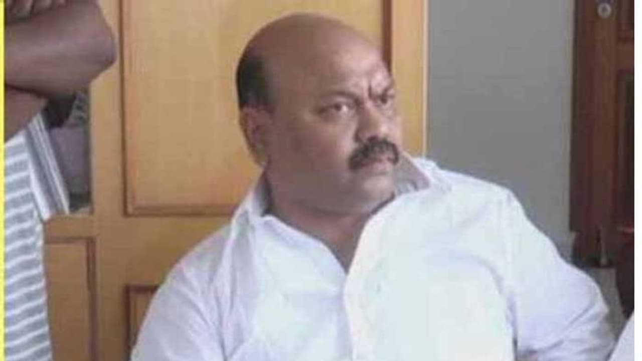 మా నాన్నకు ప్రాణహాని ఉంది.. వాళ్లు పద్దతి మార్చుకుంటే మంచిది: డీఎస్ కుమారుడు సంజయ్ సంచలనం మా నాన్నకు ప్రాణహాని ఉంది.. వాళ్లు పద్దతి మార్చుకుంటే మంచిది: డీఎస్ కుమారుడు సంజయ్ సంచలనం