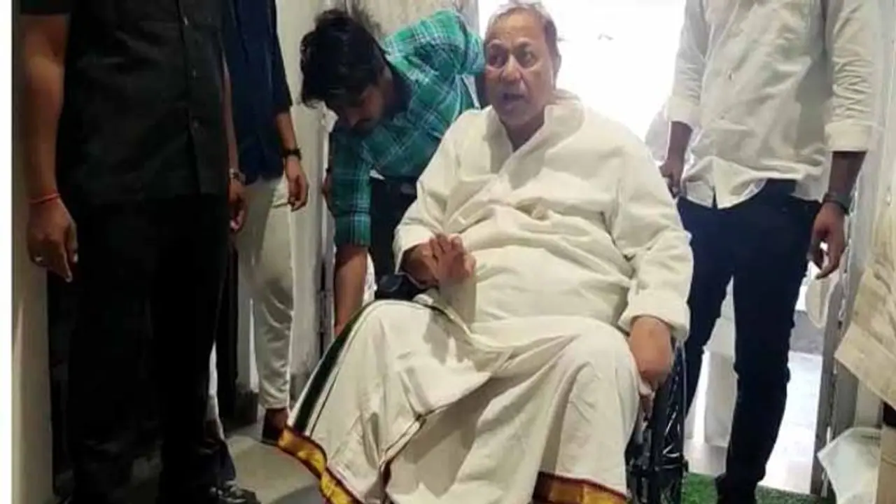 డీఎస్కు ఫ్యామిలీ నుంచే ప్రాణహానీ.. రక్షణ కల్పించండి : డీజీపీకి కాంగ్రెస్ నేత నిరంజన్ రెడ్డి ఫిర్యాదు డీఎస్కు ఫ్యామిలీ నుంచే ప్రాణహానీ.. రక్షణ కల్పించండి : డీజీపీకి కాంగ్రెస్ నేత నిరంజన్ రెడ్డి ఫిర్యాదు