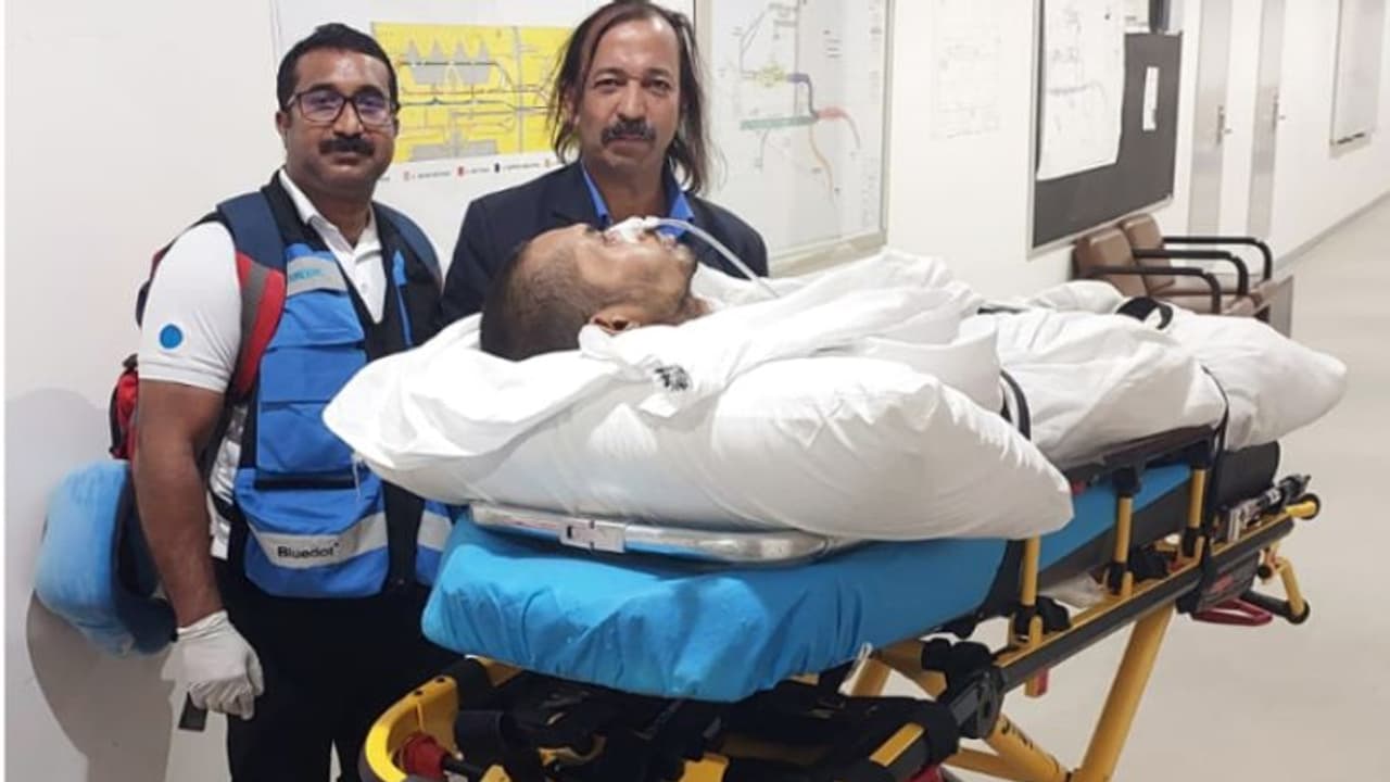 അപകടത്തിൽ പരിക്കേറ്റ് പത്ത് മാസം ആശുപത്രിയിൽ കഴിഞ്ഞ പ്രവാസിയെ നാട്ടിലെത്തിച്ചു അപകടത്തിൽ പരിക്കേറ്റ് പത്ത് മാസം ആശുപത്രിയിൽ കഴിഞ്ഞ പ്രവാസിയെ നാട്ടിലെത്തിച്ചു