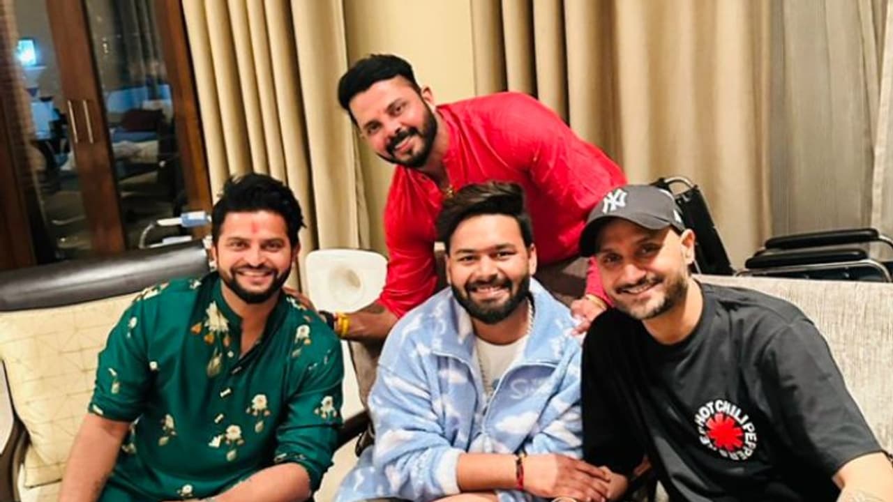 സാഹോദര്യം, സൗഹൃദം; റിഷഭ് പന്തിനെ സന്ദര്ശിച്ച് ആശംസകളുമായി ശ്രീശാന്തും കൂട്ടരും, ശ്രദ്ധ നേടി ചിത്രം സാഹോദര്യം, സൗഹൃദം; റിഷഭ് പന്തിനെ സന്ദര്ശിച്ച് ആശംസകളുമായി ശ്രീശാന്തും കൂട്ടരും, ശ്രദ്ധ നേടി ചിത്രം