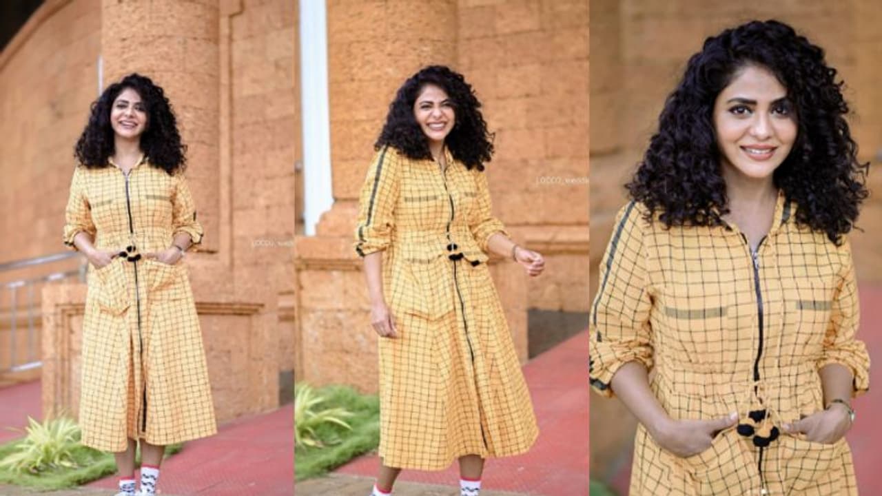 ഖാദി മുണ്ടില് മേക്കോവര്; സ്റ്റൈലിഷ് ലുക്കില് പൂര്ണ്ണിമ ഇന്ദ്രജിത്ത് ഖാദി മുണ്ടില് മേക്കോവര്; സ്റ്റൈലിഷ് ലുക്കില് പൂര്ണ്ണിമ ഇന്ദ്രജിത്ത്