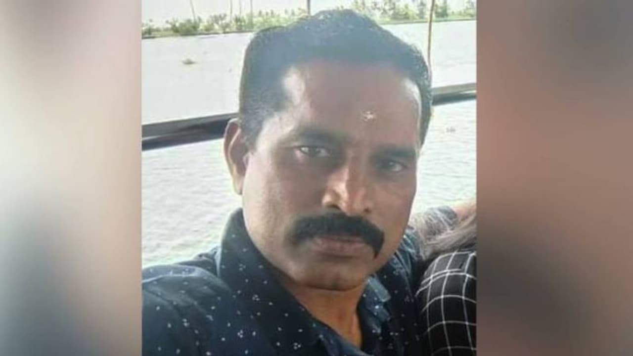 മനോഹരന്റെ മരണ കാരണം ഹൃദയാഘാതമെന്ന് പോസ്റ്റ് മോർട്ടം റിപ്പോർട്ട്, കേസെടുത്ത് മനുഷ്യാവകാശ കമ്മീഷൻ മനോഹരന്റെ മരണ കാരണം ഹൃദയാഘാതമെന്ന് പോസ്റ്റ് മോർട്ടം റിപ്പോർട്ട്, കേസെടുത്ത് മനുഷ്യാവകാശ കമ്മീഷൻ