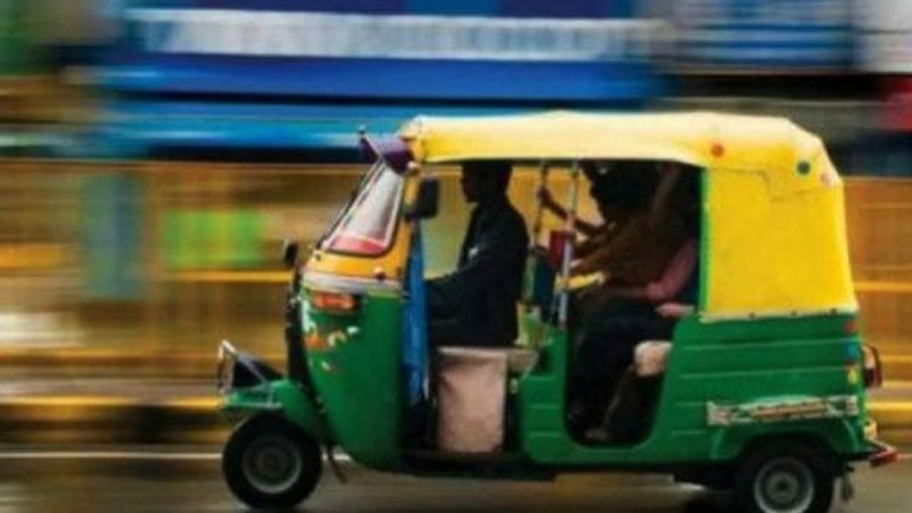 విశాఖలో దారుణం... నైజీరియన్ యువతితో ఆటో డ్రైవర్ వికృత చేష్టలు విశాఖలో దారుణం... నైజీరియన్ యువతితో ఆటో డ్రైవర్ వికృత చేష్టలు