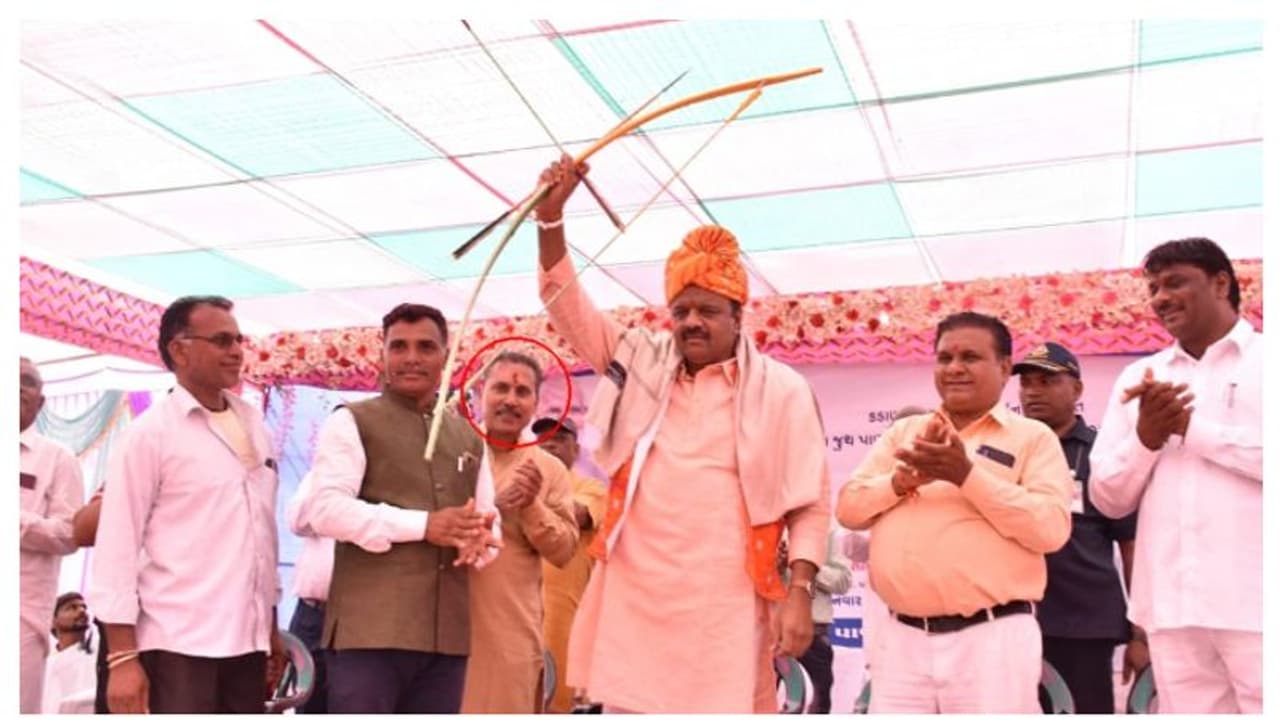 ​ഗുജറാത്തിൽ ബിജെപി എംപിക്കും എംഎൽഎക്കുമൊപ്പം വേദി പങ്കിട്ട് കൂട്ടബലാത്സം​ഗക്കേസിലെ പ്രതി