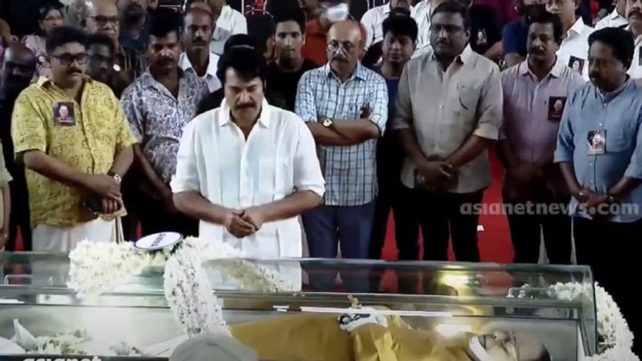 ഇന്നസെന്റിന് അരികെ നിന്ന് മാറാതെ മമ്മൂട്ടി; അന്ത്യയാത്രയില് ഉടനീളം സാന്നിധ്യം വീഡിയോ ഇന്നസെന്റിന് അരികെ നിന്ന് മാറാതെ മമ്മൂട്ടി; അന്ത്യയാത്രയില് ഉടനീളം സാന്നിധ്യം വീഡിയോ