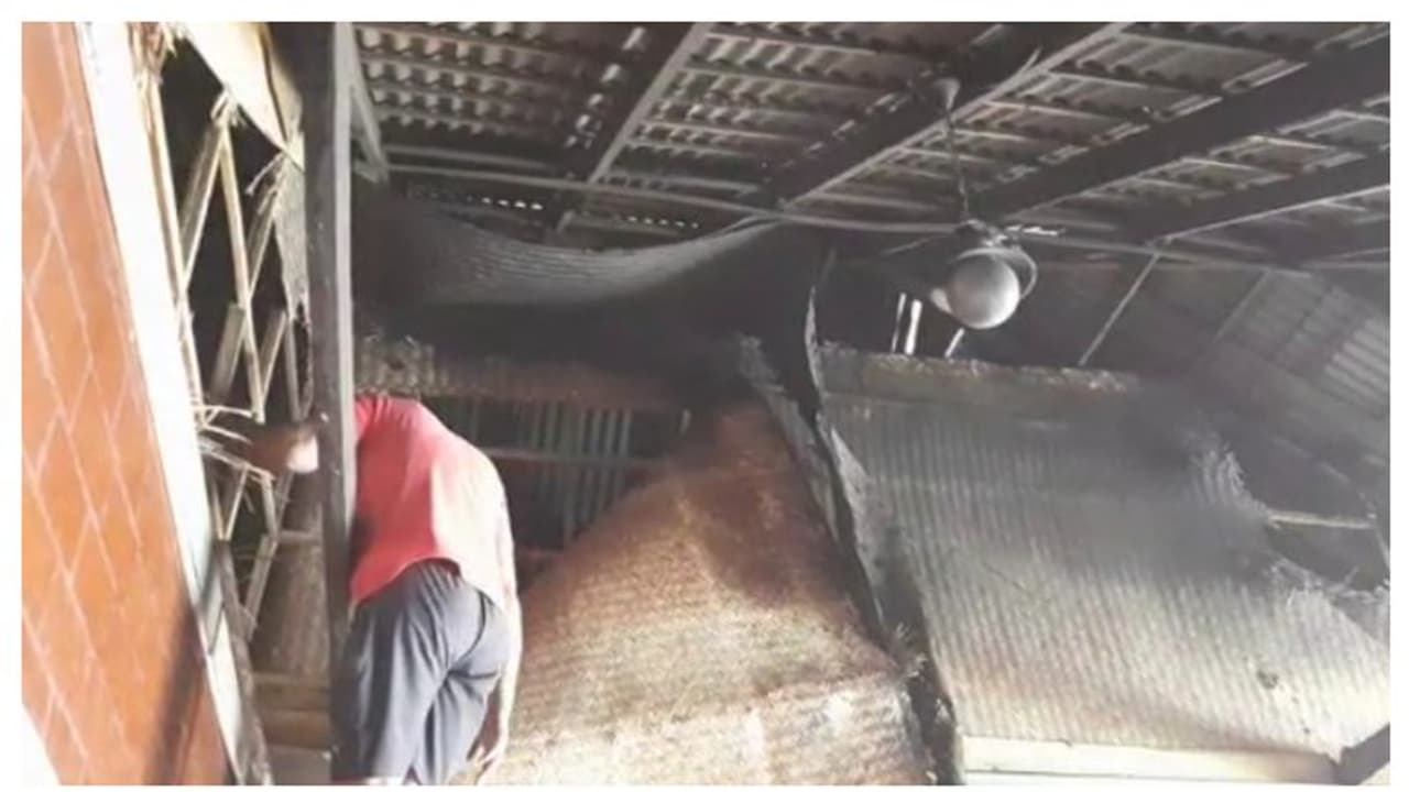 വർക്കലയിൽ യോഗ സെന്ററിൽ തീപിടിത്തം; യോഗ ഹാളിൽ വിദേശികളുൾപ്പെടെ നിരവധി പേർ വർക്കലയിൽ യോഗ സെന്ററിൽ തീപിടിത്തം; യോഗ ഹാളിൽ വിദേശികളുൾപ്പെടെ നിരവധി പേർ