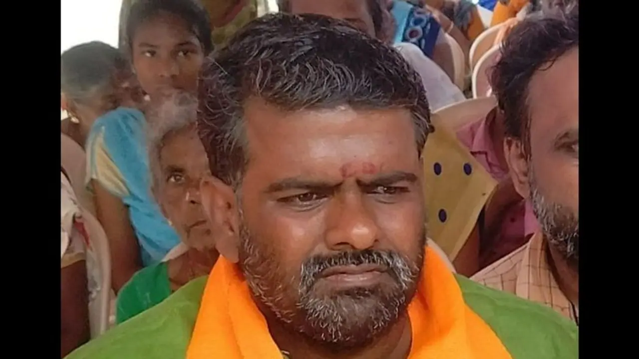 புதுவையில் பாஜக முக்கிய பிரமுகர் வெடிகுண்டு வீசி படுகொலை; சிசிடிவி காட்சி வெளியாகி பரபரப்பு புதுவையில் பாஜக முக்கிய பிரமுகர் வெடிகுண்டு வீசி படுகொலை; சிசிடிவி காட்சி வெளியாகி பரபரப்பு