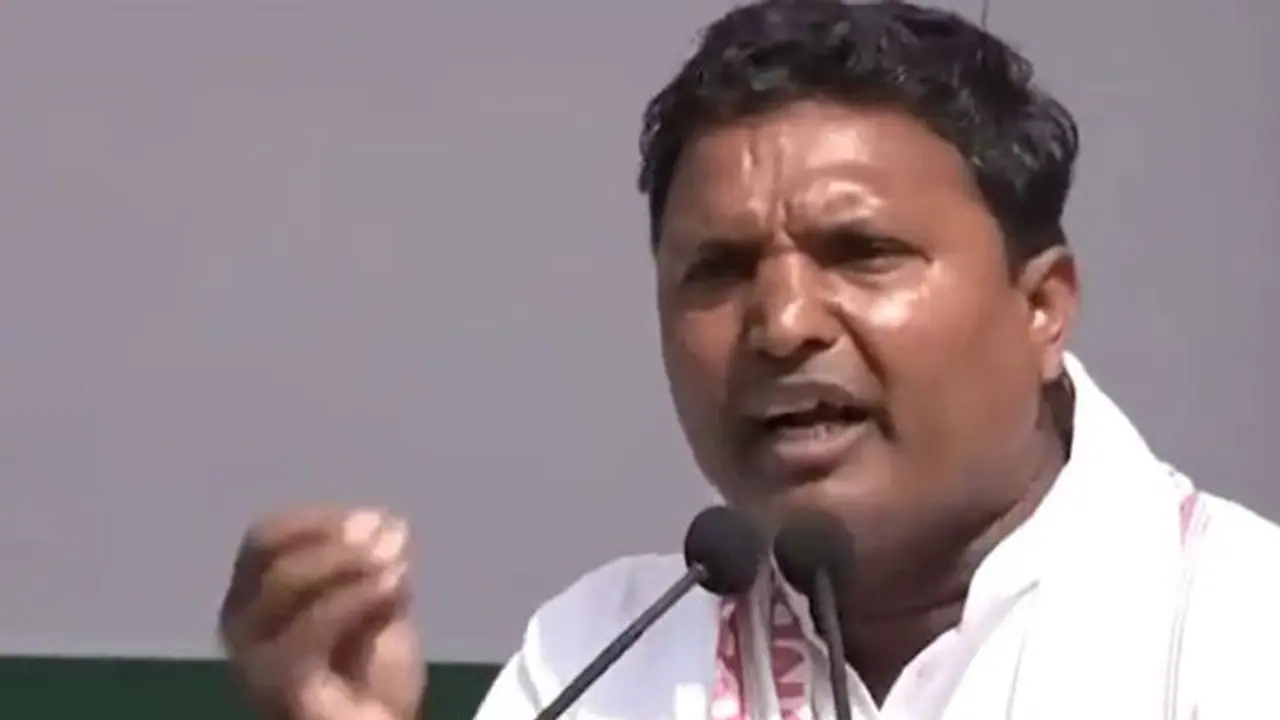 Congress leader Srinivas faces flak for calling Smriti Irani 'goongi behri' Congress leader Srinivas faces flak for calling Smriti Irani 'goongi behri'