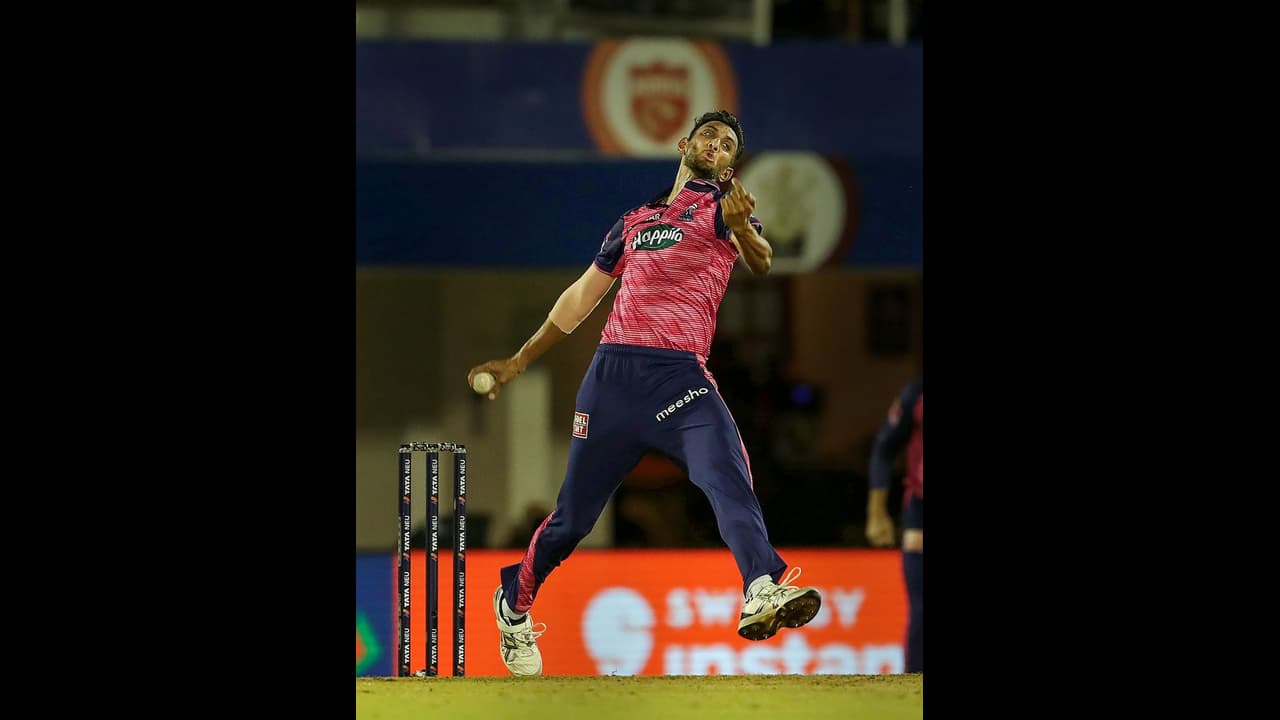 ഐപിഎല്: രാജസ്ഥാന് തിരിച്ചടി, പരിക്കേറ്റ പ്രസിദ്ധ് കൃഷ്ണ ഐപിഎല്ലിനില്ല; പകരക്കാരനായി വെറ്ററന് പേസര് ഐപിഎല്: രാജസ്ഥാന് തിരിച്ചടി, പരിക്കേറ്റ പ്രസിദ്ധ് കൃഷ്ണ ഐപിഎല്ലിനില്ല; പകരക്കാരനായി വെറ്ററന് പേസര്