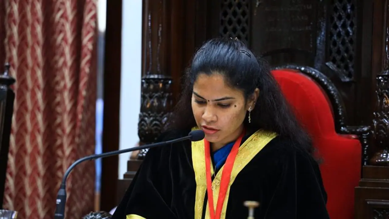 தமிழக நிதியமைச்சருக்கு டஃப் கொடுக்கும் மேயர் பிரியா; பள்ளி மாணவர்களுக்கு சிறு தீனி தமிழக நிதியமைச்சருக்கு டஃப் கொடுக்கும் மேயர் பிரியா; பள்ளி மாணவர்களுக்கு சிறு தீனி